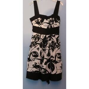 SPEECHLESS Dress Size 3  Black/White Floral Zipper Tie at Waist Sun Dress
